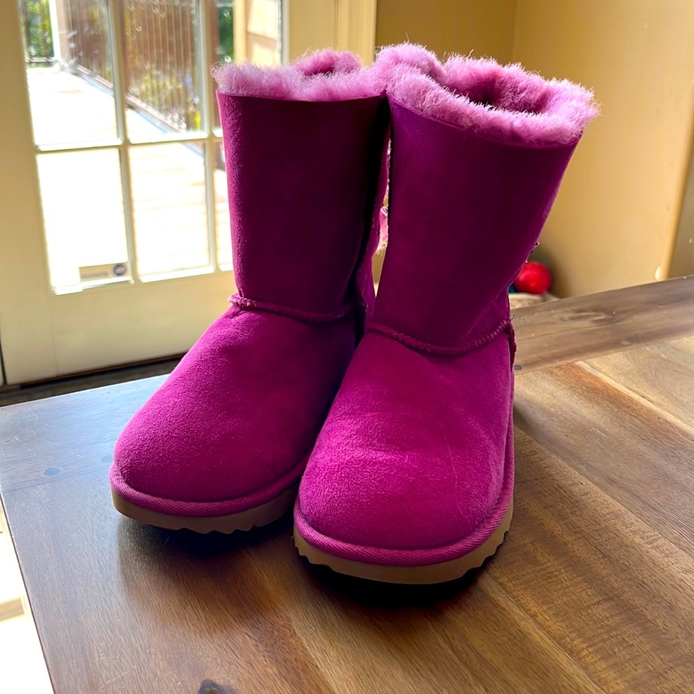 New, never worn youth Ugg classic boots magenta